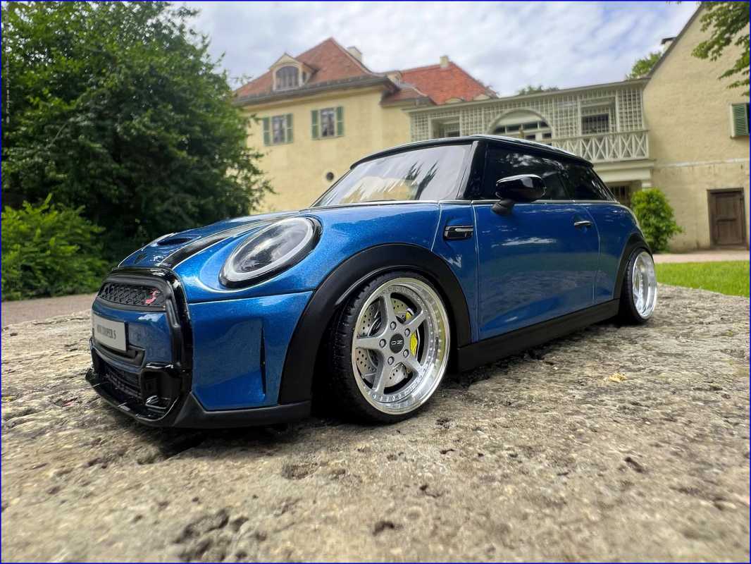 1:18 Mini Cooper S 2021 - Island Blue/White Stripes Edition inkl. OVP